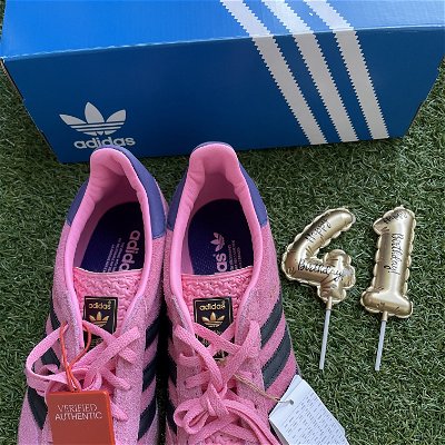 Buy sneakers 2025 worldwide shipping