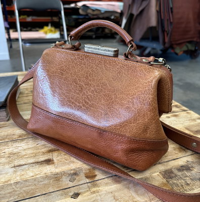 バイソンレザーTATANKAショルダーバッグ Tatanka Collection I Bison