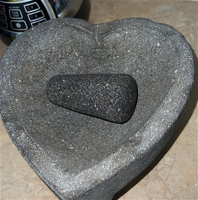 Mexican Handmade Heart Shape Molcajete with three legs 8 in Volcanic S —  CEMCUI