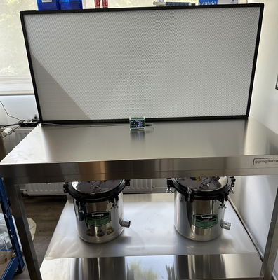 ZYLDDS Vertikale Laminar-Flow-Haube, Luftstrom-Reinigungsbank, staubfreier Werkbank-Arbeitsplatz mit Doppelventilator für die Reparatur von Telefon- LCDs, HEPA-Filter, Dual-Leuchten ZYLDDS Vertikale Laminar-Flow-Haube, Luftstrom-Reinigungsbank, staubfreier Werkbank-Arbeitsplatz mit Doppelventilator für die Reparatur von Telefon- LCDs, HEPA-Filter, Dual-Leuchten