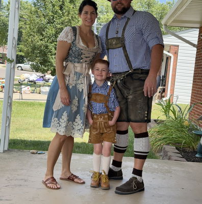 Men's Oktoberfest Outfit: Traditional German Lederhosen