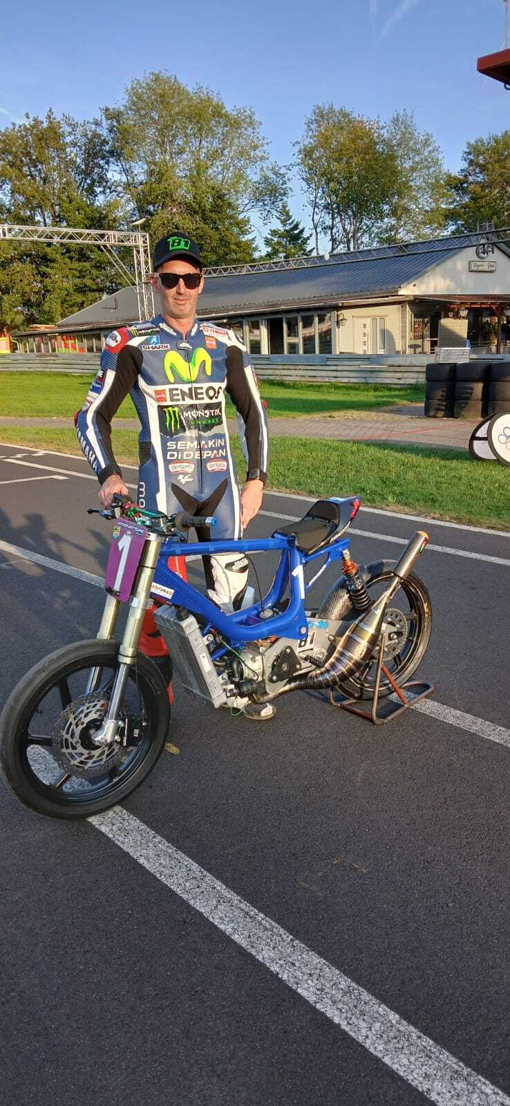 F*n様 ケビン・シュワンツ ラッキーストライク レーシングスーツ レプリカ F*n様 ケビン・シュワンツ ラッキーストライク レーシングスーツ