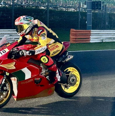 SUZUKI GSX-R レザー製レーシングスーツ SUZUKI GSX-R レザー製レーシングスーツ - メルカリ