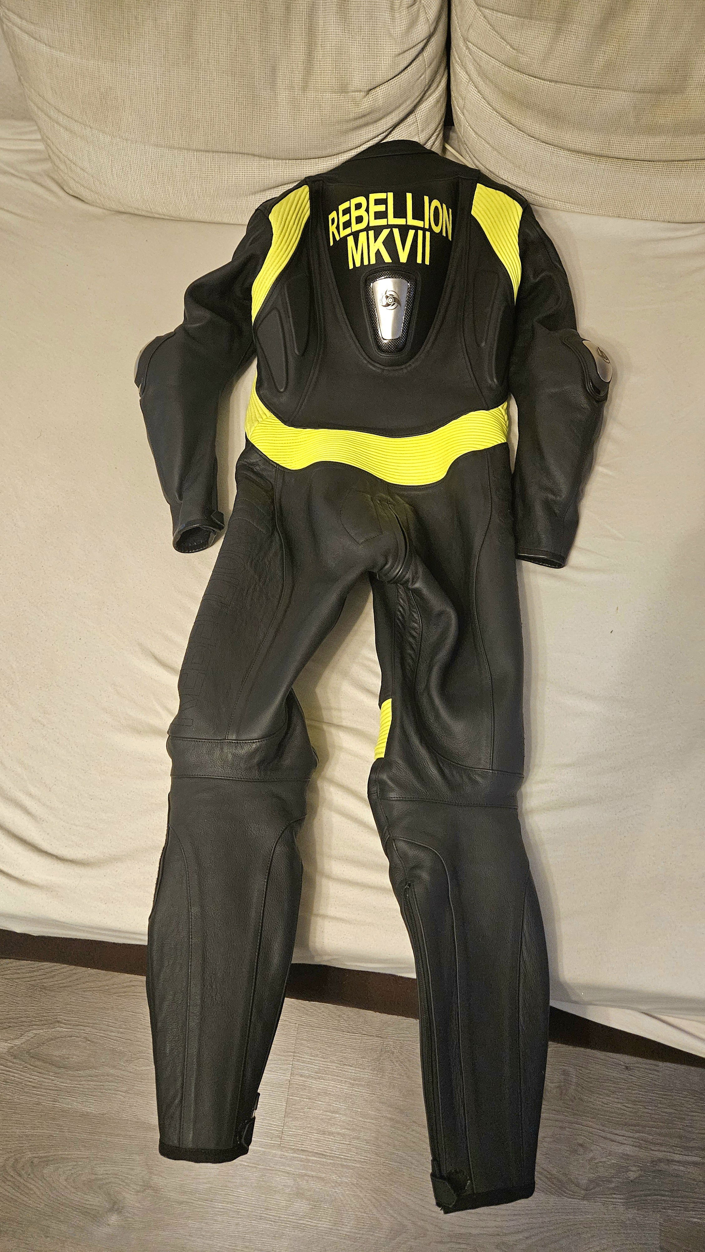 SUZUKI GSX-R レザー製レーシングスーツ アレックス・エスパルガロのスズキレーシングスーツ購入！