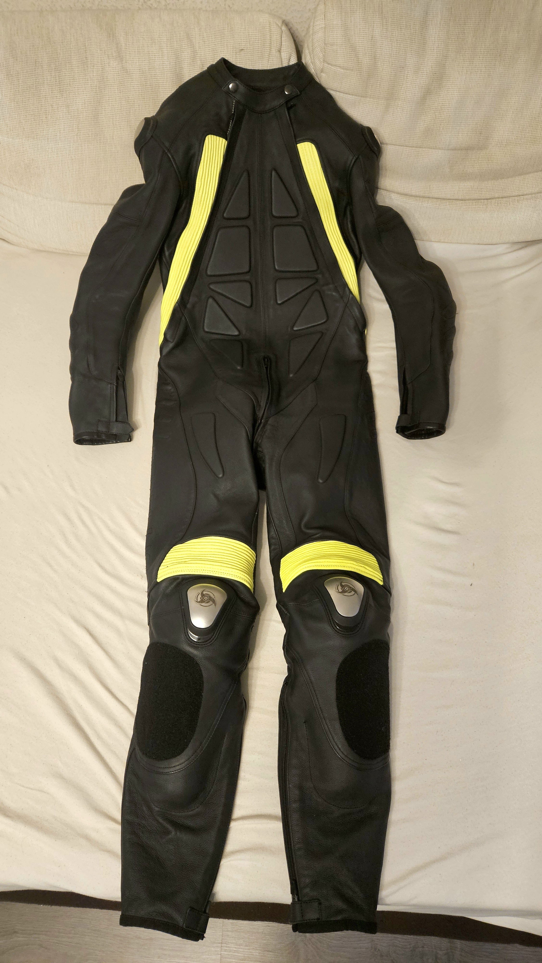 アレックス・エスパルガロのスズキレーシングスーツ購入！