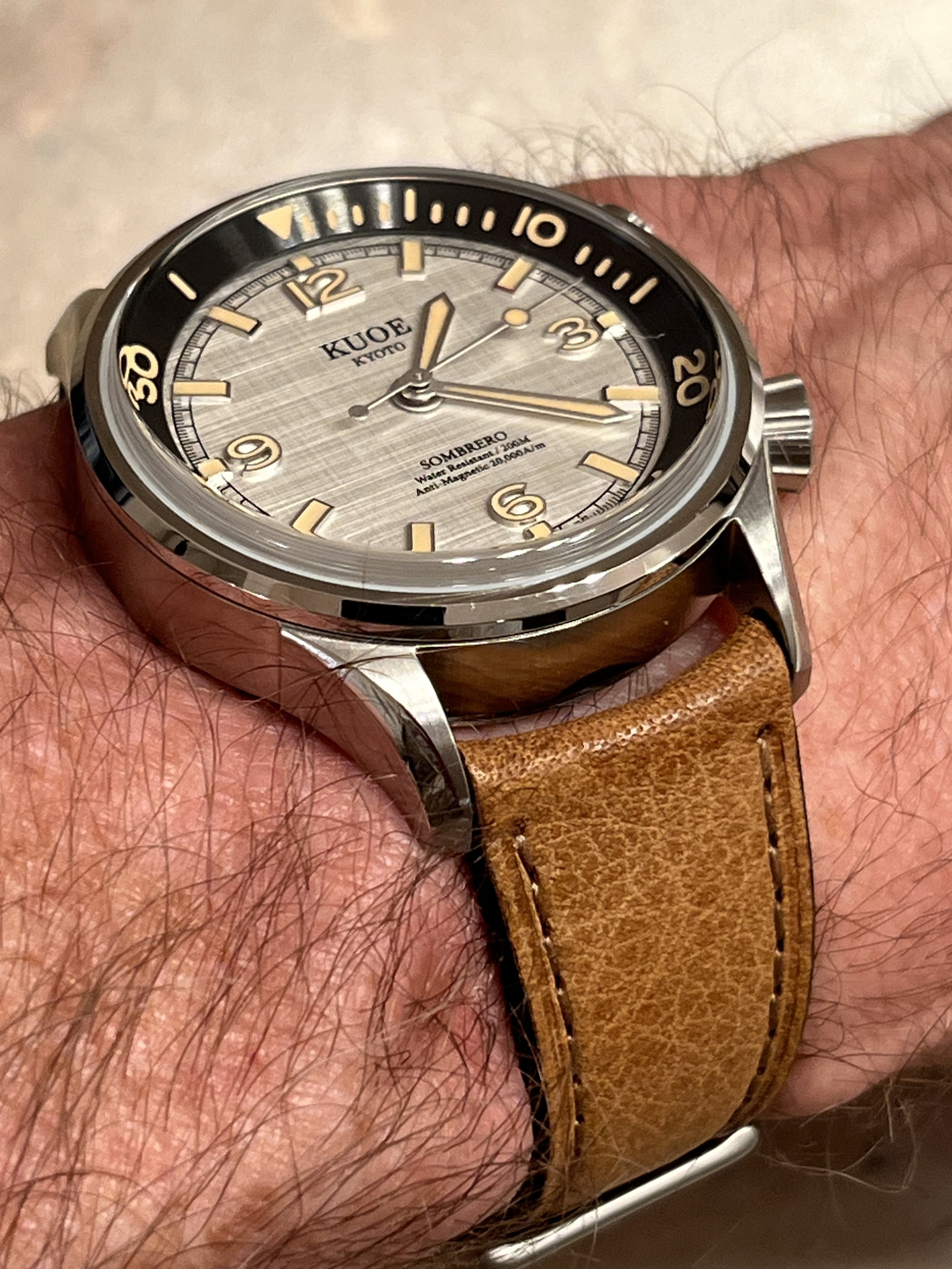 SOMBRERO 90-011, Silver, Linen Textured Dial, 20 BAR Water