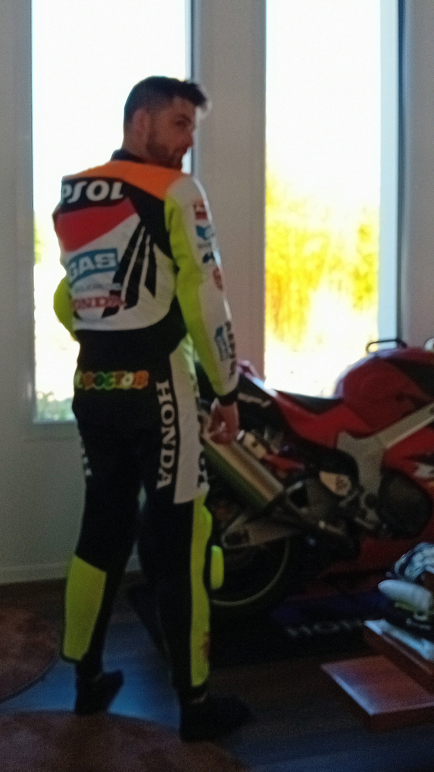 アレックス・エスパルガロのスズキレーシングスーツ購入！